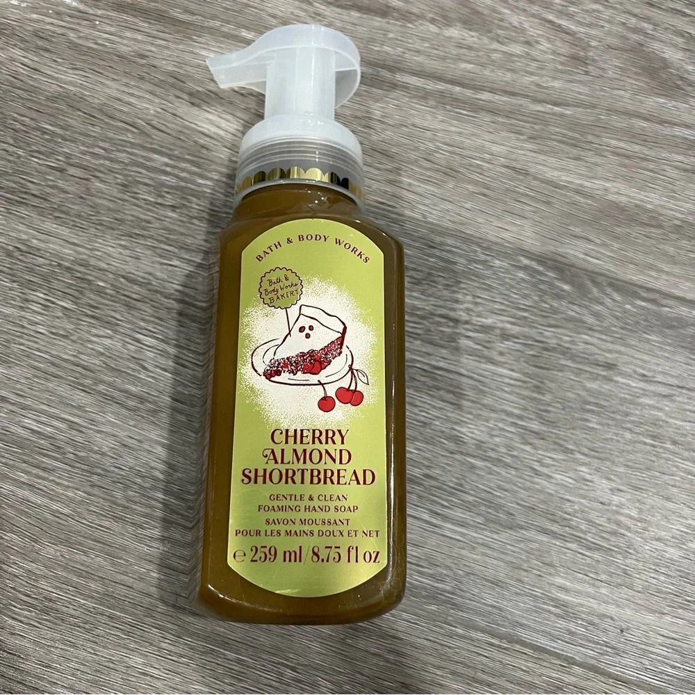 3/$25 ✺ Bath and Body Works Cherry almond shortbread hand soap new